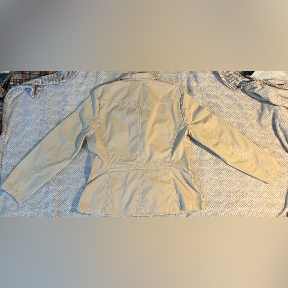 Eddie Bauer Women's Utility Jacket in Tan - Picture 4 of 8